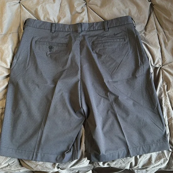 Men’s Nike Golf Shorts - Picture 3 of 4